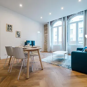 Bright And Peaceful T2 In Town Center Ail Apartment