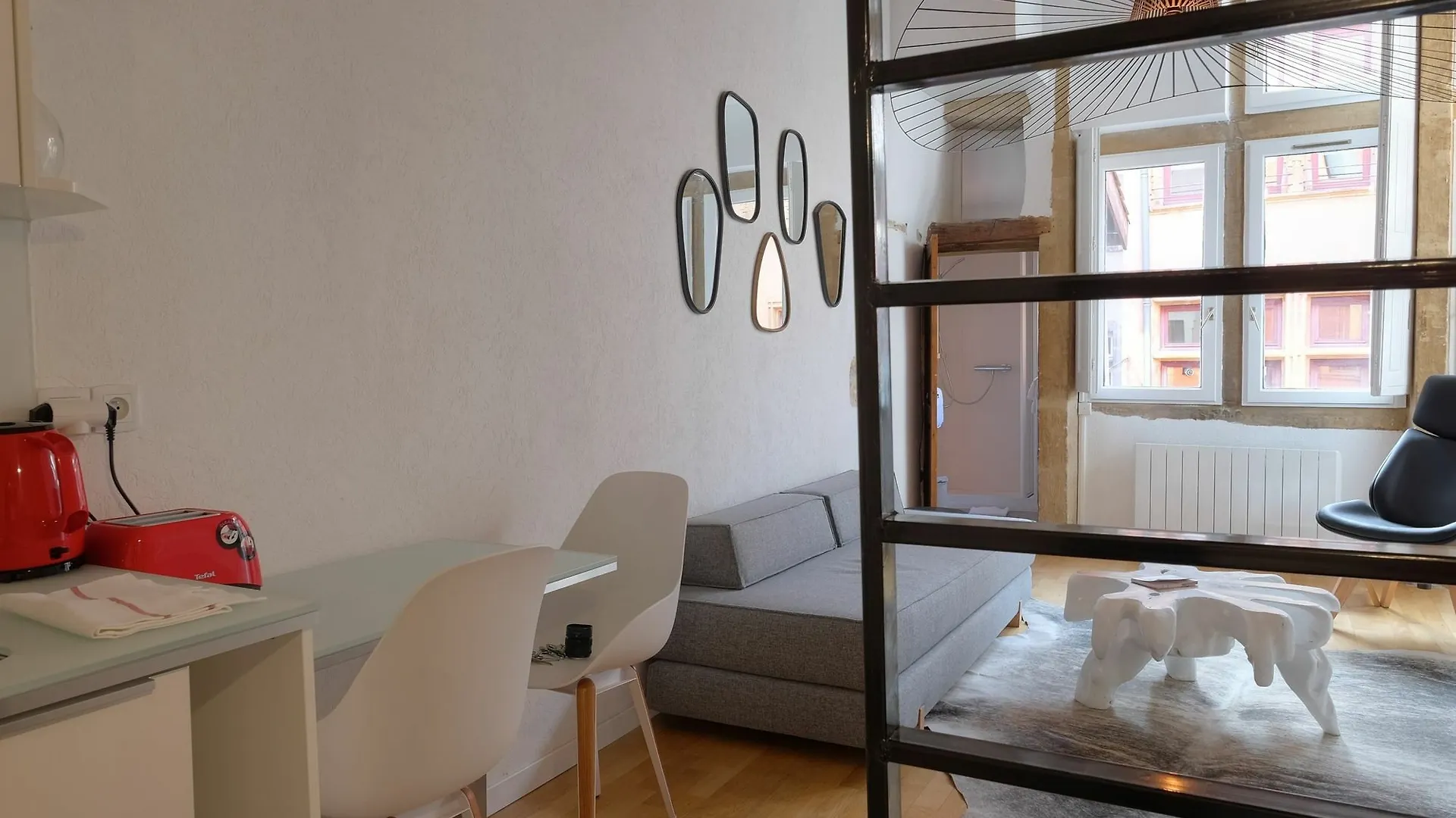 Honore - Hotel Pour Nomades Reveurs - 58 Merciere contacts